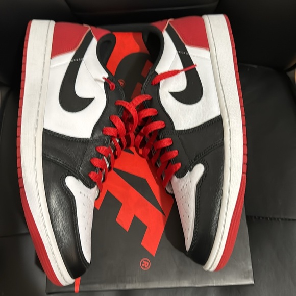 Jordan 1 low OG ‘Black Toe’ - Picture 7 of 8